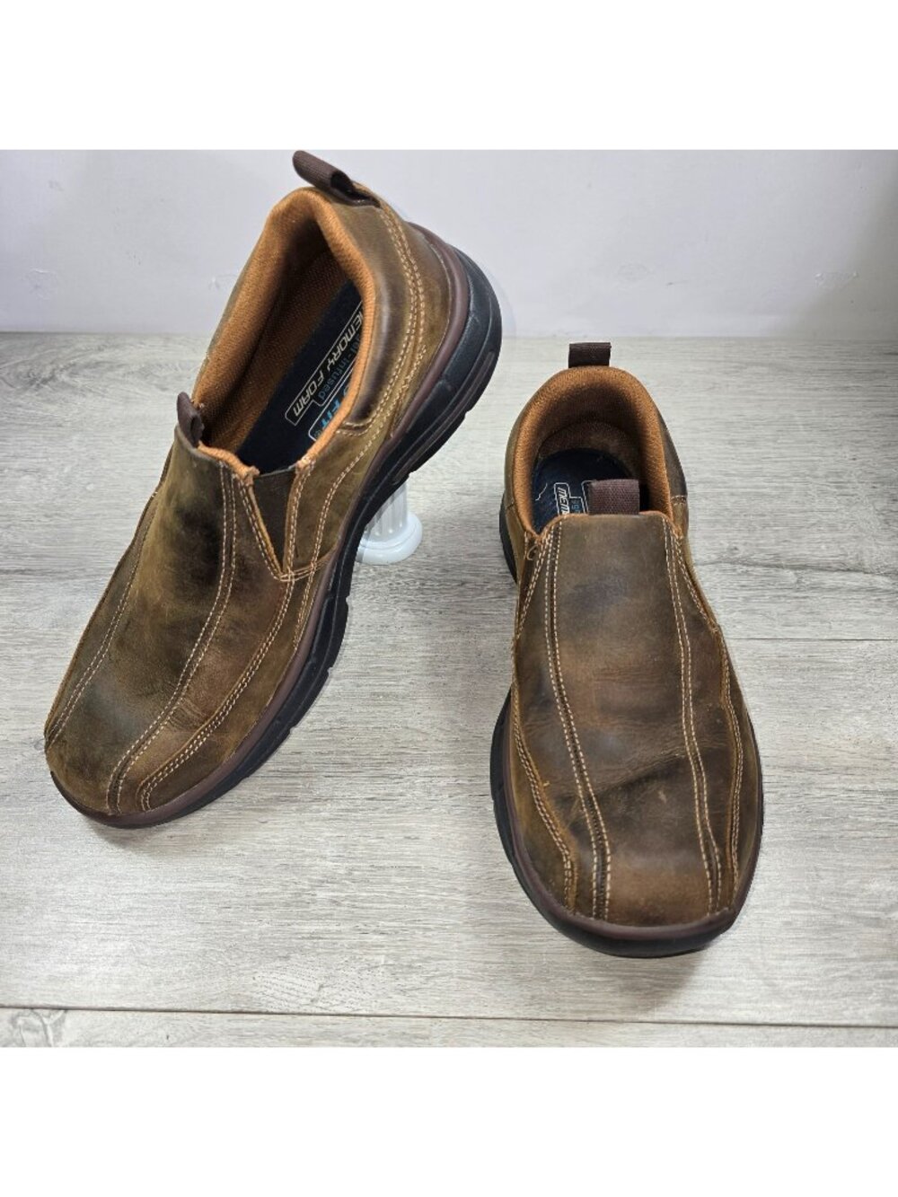 Skechers Men's Leather Comfort Shoes Sz 9.5M Casual Slip on Distressed Loafers